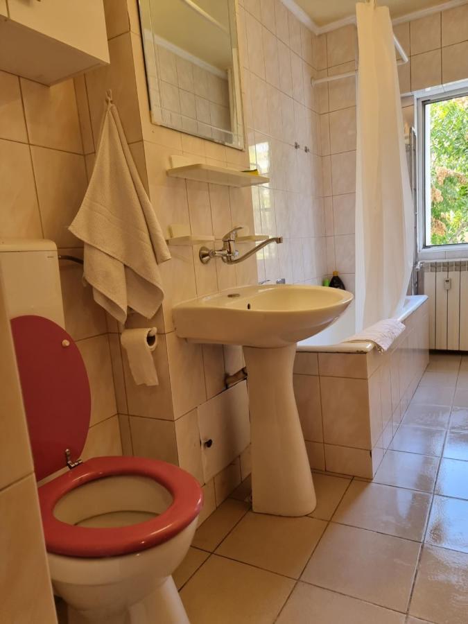 Charming And Intimate Getaway In Bucharest - Near Unirii Square Apartamento Exterior foto